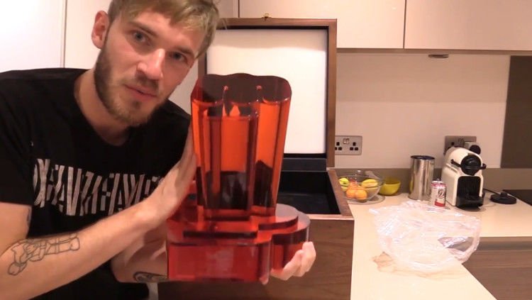 4 Kasta Piagam Youtube Play Button yang Sering Dipamerkan Youtuber, Mulai Silver sampai Ruby 12 4 Kasta Piagam Youtube Play Button yang Sering Dipamerkan Youtuber, Mulai Silver sampai Ruby