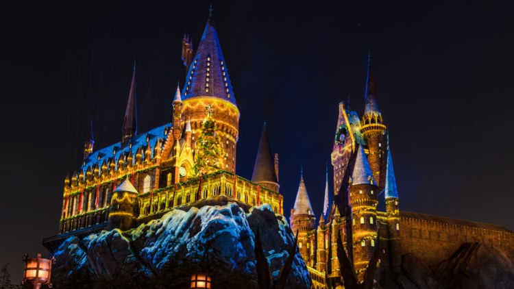 Setelah Empat Jam Mengantri Masuk ke Wahana Harry Potter, Tiba-tiba Mati Lampu!