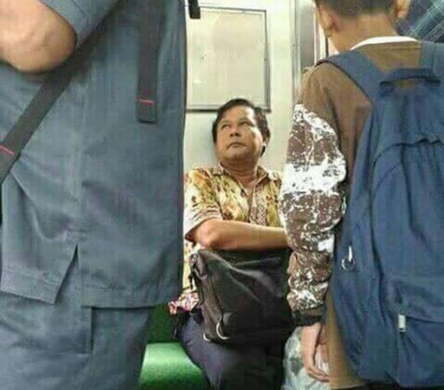 9+ Tokoh Politik Kondang ini Ternyata Punya Kembaran. Nggak Ada Ikatan Darah, Tapi Dibilang Mirip 37 9+ Tokoh Politik Kondang ini Ternyata Punya Kembaran. Nggak Ada Ikatan Darah, Tapi Dibilang Mirip