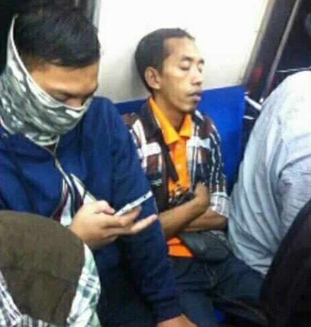 9+ Tokoh Politik Kondang ini Ternyata Punya Kembaran. Nggak Ada Ikatan Darah, Tapi Dibilang Mirip 38 9+ Tokoh Politik Kondang ini Ternyata Punya Kembaran. Nggak Ada Ikatan Darah, Tapi Dibilang Mirip
