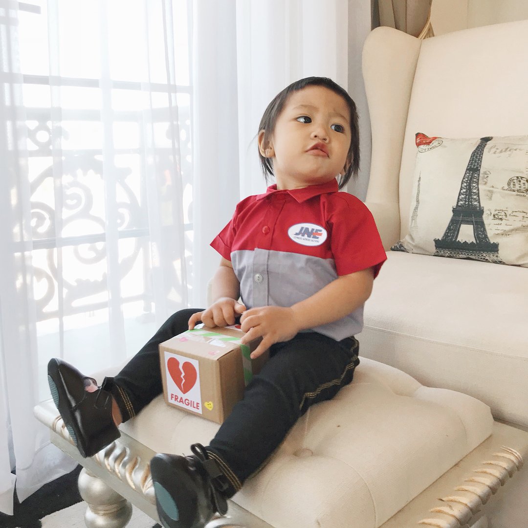 10 OOTD Lumi, Keponakan Bena Kribo yang Sedari Kecil Udah Ekspresif! Lucu ~