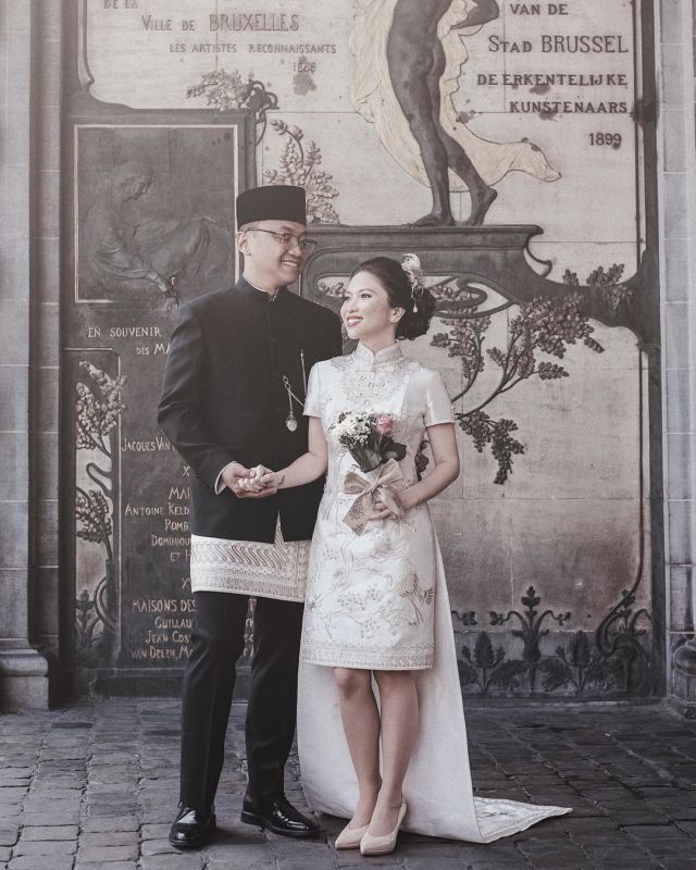 Intip Yuk Mewahnya 8 Karya Danny Satriadi yang Mendesain Gaun Pertunangan Cetar Syahrini 23 Intip Yuk Mewahnya 8 Karya Danny Satriadi yang Mendesain Gaun Pertunangan Cetar Syahrini