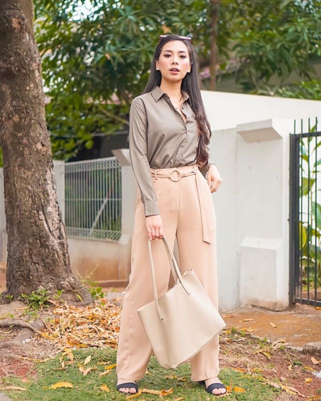 9 Inspirasi Modest Wear ala Abel Cantika. Bisa Kok Jadi Pusat Perhatian Tanpa Harus 'Buka-bukaan'! 23 9 Inspirasi Modest Wear ala Abel Cantika. Bisa Kok Jadi Pusat Perhatian Tanpa Harus 'Buka-bukaan'!