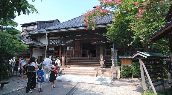 Menjelajahi Ninja-deru Temple: Myōryū-ji dari Ujung ke Ujung