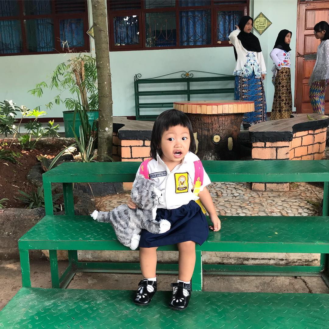 10 OOTD Lumi, Keponakan Bena Kribo yang Sedari Kecil Udah Ekspresif! Lucu ~