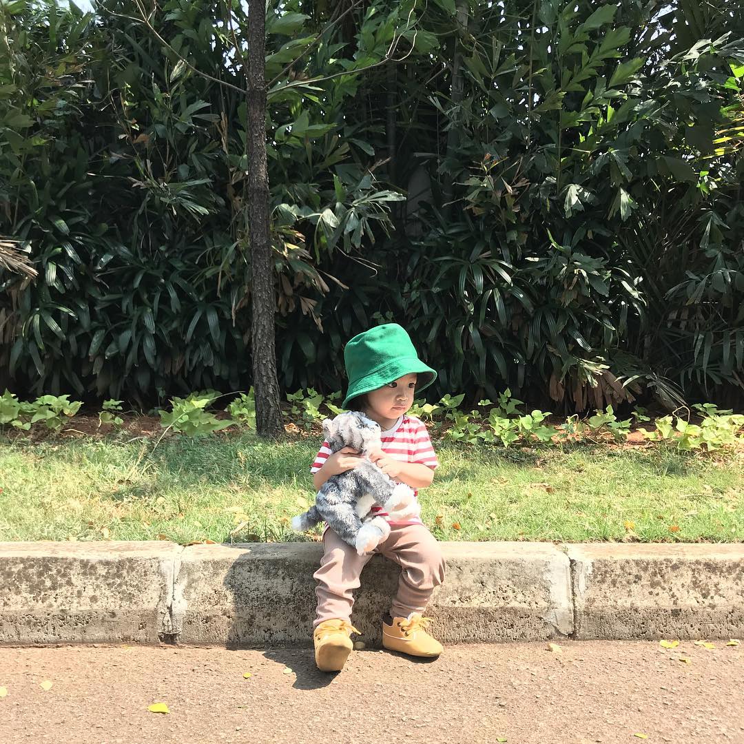 10 OOTD Lumi, Keponakan Bena Kribo yang Sedari Kecil Udah Ekspresif! Lucu ~