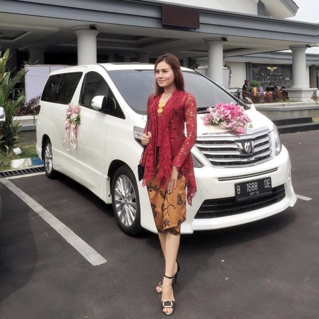 9 Trik Siasati Tubuh Mungil Tak Tenggelam dalam Kebaya. Busana Cantik Tapi Salah Pakai ya Percuma 21 9 Trik Siasati Tubuh Mungil Tak Tenggelam dalam Kebaya. Busana Cantik Tapi Salah Pakai ya Percuma