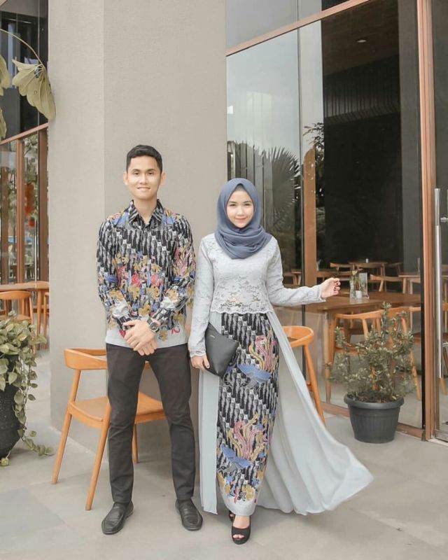 9 Trik Siasati Tubuh Mungil Tak Tenggelam dalam Kebaya. Busana Cantik Tapi Salah Pakai ya Percuma 26 9 Trik Siasati Tubuh Mungil Tak Tenggelam dalam Kebaya. Busana Cantik Tapi Salah Pakai ya Percuma