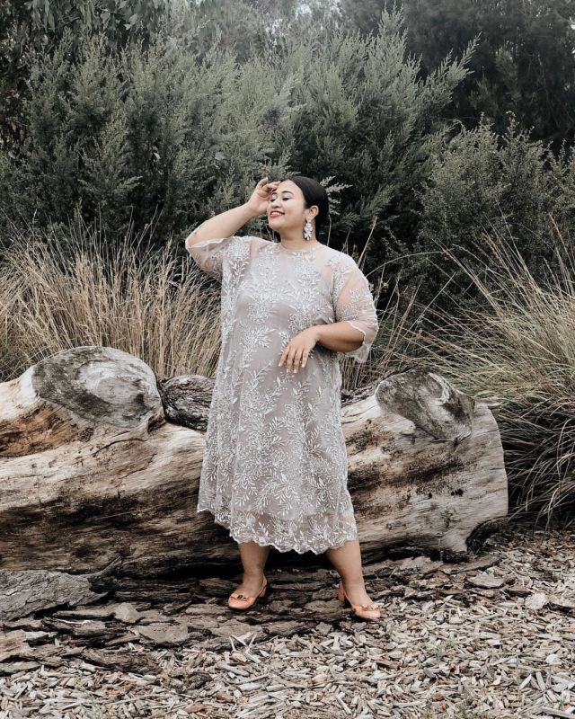 Badan Curvy, Suka Bingung Pilih Baju? 7 Ide Busana Gaun Brokat Ini Bisa Dongkrak Body Goal Kamu
