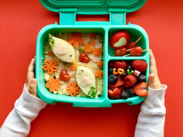 Lihat Bentuknya, Orang Tua Milenial Pasti Pengen Bisa Bikin 10 Bekal Unik Begini buat Anaknya