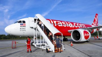 Sindir Garuda Indonesia, Air Asia Bikin Kompetisi Foto di Kabin Pesawat. Hadiahnya Tiket Labuan Bajo!