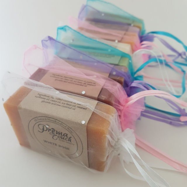 12 Ide Kemasan Cantik Sabun Handmade untuk Suvenir Nikah. Yakin, Pasti Nggak Bakal Cuma Dipajang!