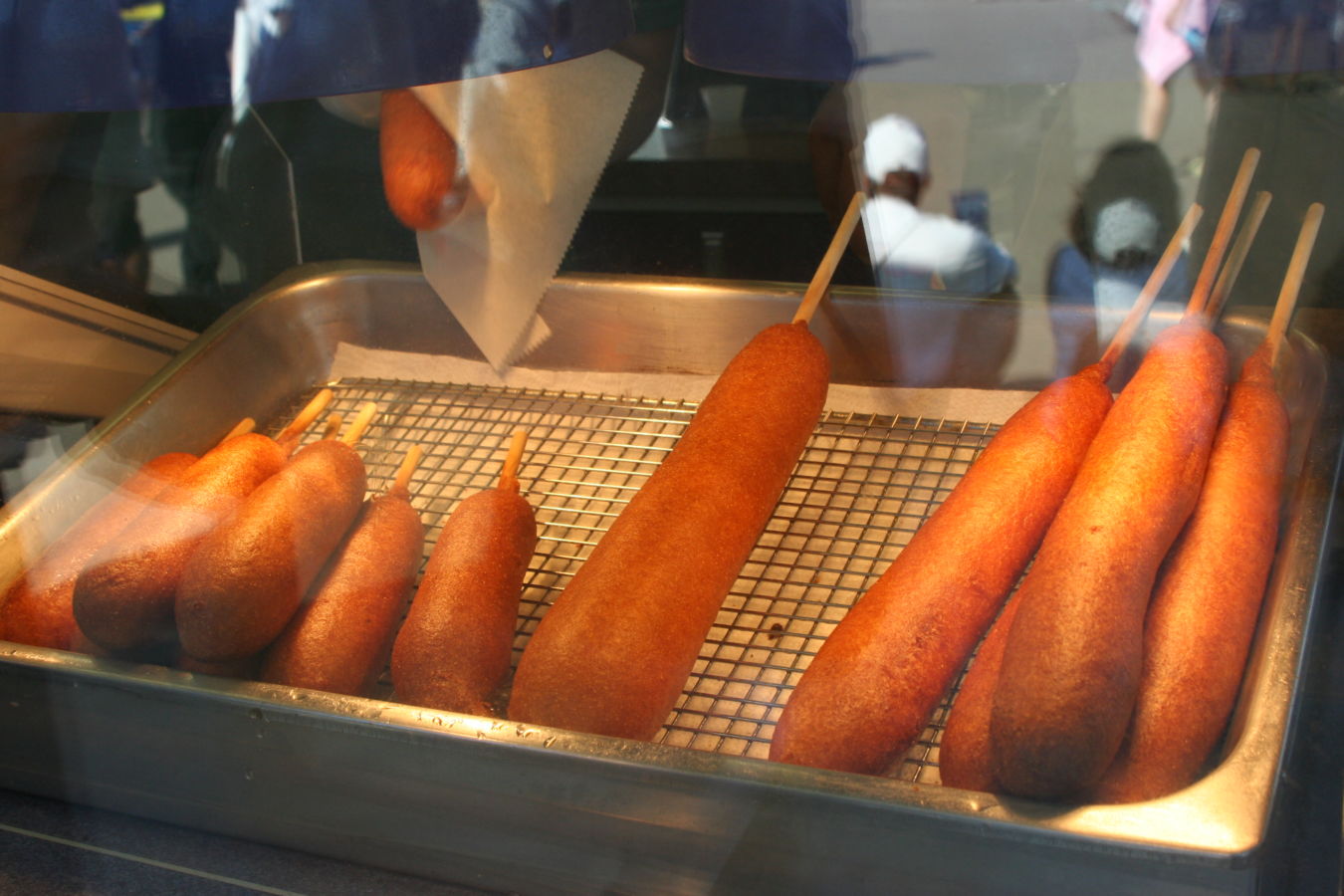 7 Langkah Mudah Bikin Corn Dogs, Camilan Hits Ala Korea. Nggak Perlu Jajan Lagi Jadinya!