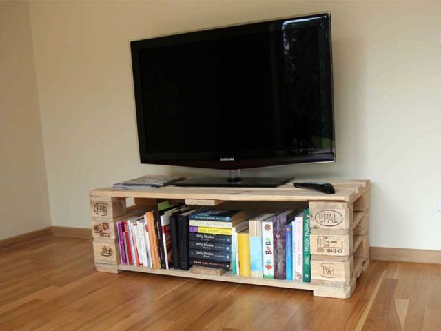 9 DIY Rak TV dari Kayu yang Desainnya Kece dan Bisa Dibikin Sendiri. Seminggu Jadi!