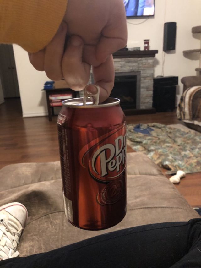 11 Cara Minum Gaya Baru ala Warganet. Makin Gereget dan Unik, Makin Nggak Bisa Diminum :(