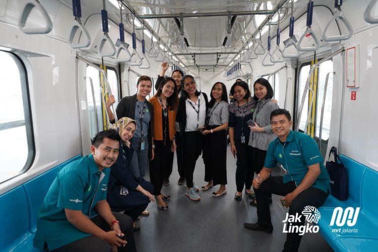 Kumpulan Foto Uji Coba Publik MRT Jakarta. Akhirnya Republik Ini Punya MRT Kaya Negara Maju ya!