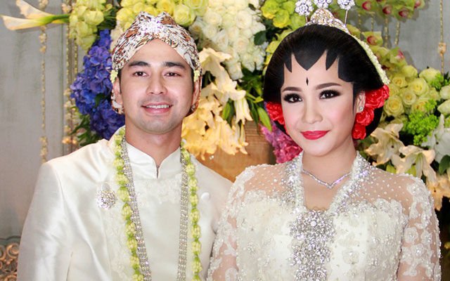 Tak Butuh Pacaran Lama, 8 Artis Ini Sukses Langgeng Sampai ke Pelaminan. Apa Rahasianya?