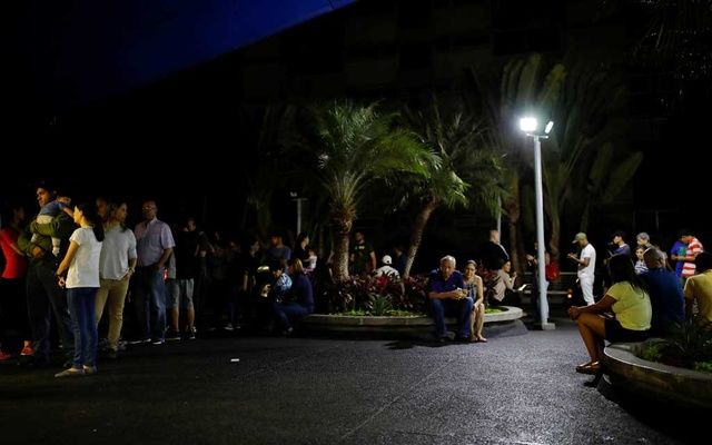13 Potret dari Babak Terbaru Penderitaan Warga Venezuela. 70% Wilayahnya Kini Gelap Gulita