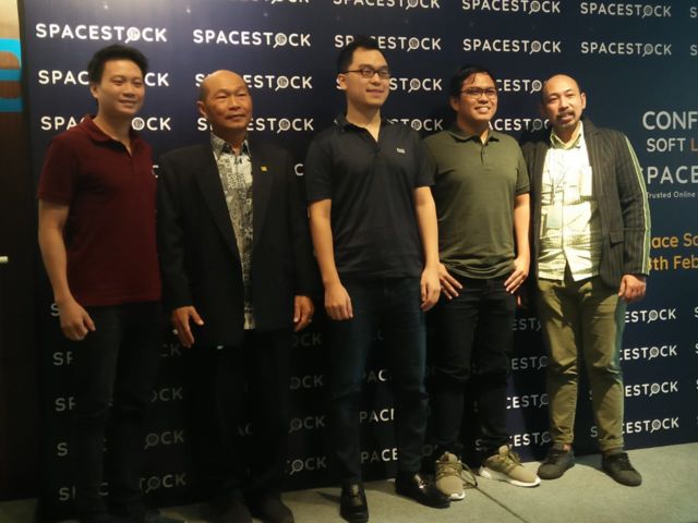 Pasangan Milenial Bisa Andalkan SpaceStock Buat Cari Hunian. Tinggal Klik-klik Saja