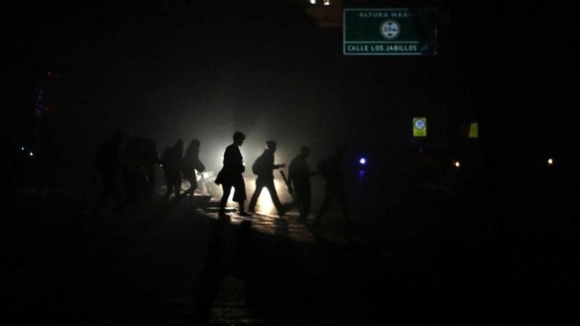 13 Potret dari Babak Terbaru Penderitaan Warga Venezuela. 70% Wilayahnya Kini Gelap Gulita