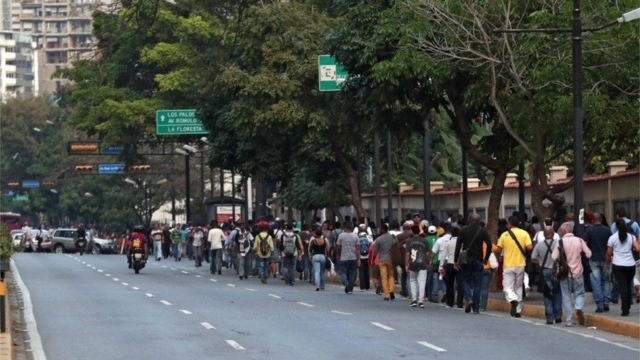 13 Potret dari Babak Terbaru Penderitaan Warga Venezuela. 70% Wilayahnya Kini Gelap Gulita
