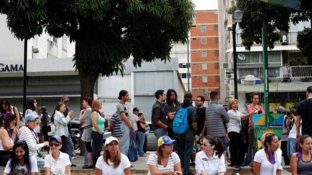 13 Potret dari Babak Terbaru Penderitaan Warga Venezuela. 70% Wilayahnya Kini Gelap Gulita