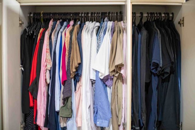 7 Cara Kreatif Menyiasati Lemari Pakaian yang Terlihat Penuh Agar Muat Lebih Banyak Lagi
