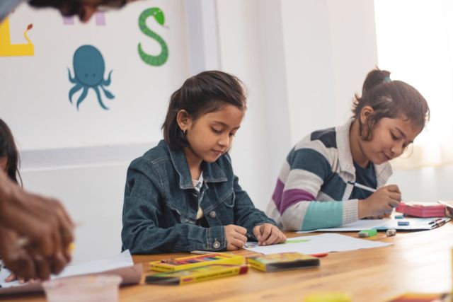 Kesalahan Pola Asuh Helicopter Parenting, Mudah Kelihatannya tapi Bahaya ke Depannya