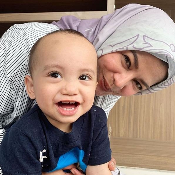 Mengenal Lebih Dekat Viens Tasman, Ibu Rachel Vennya yang Dicap Sosialita Rendah Hati
