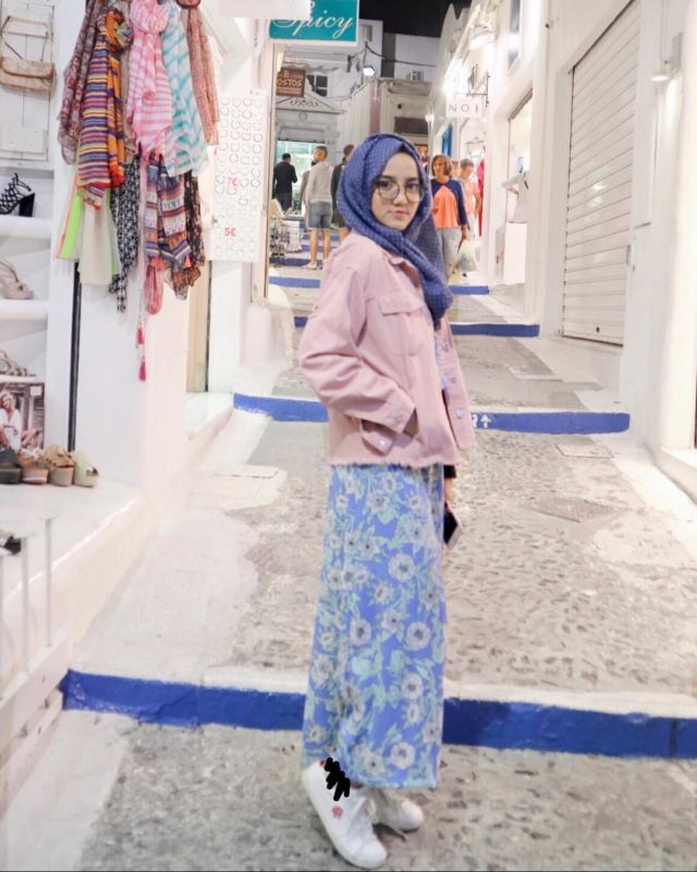 Mengulik 9 Ide Padu Padan Busana Hijab Manis ala Wirda Mansur. Nyaman dan Sopan, Sudah Pasti!