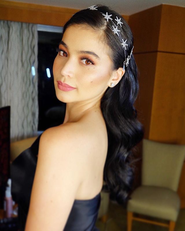 12 Gaya Rambut untuk Bridesmaid di Nikahan Teman. Terlihat Elegan dan Awet Muda, Masa Nggak Mau?