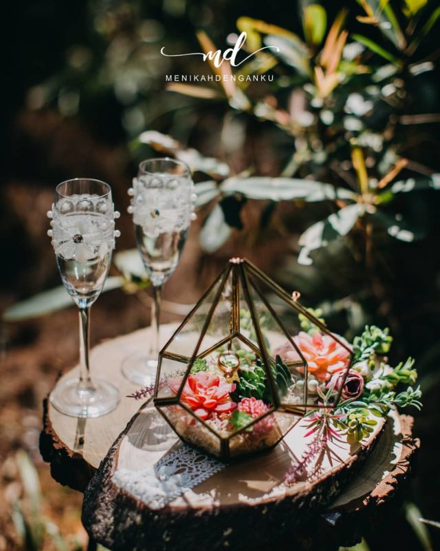 10 Inspirasi Ring Box Cantik Berbahan Kayu. Pas Nih, Buat Pesta Pernikahanmu Makin Terkesan Rustic