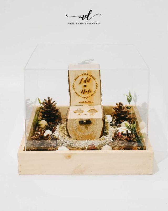10 Inspirasi Ring Box Cantik Berbahan Kayu. Pas Nih, Buat Pesta Pernikahanmu Makin Terkesan Rustic