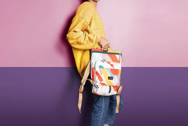 10 Rekomendasi Tas Colorful Lokal, Harga Mahasiswa. Gaya Mentereng tapi Bujet Tipis? Bisa!