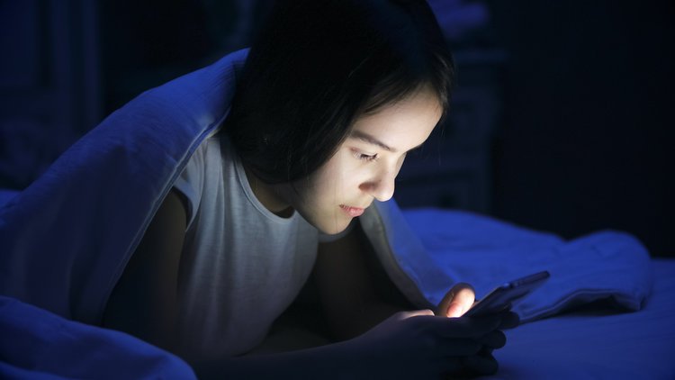 8 Kebiasaan Konyol Pembaca Hipwee Sebelum Tidur. Sudah Akui Saja, Banyak yang Begini, kan?