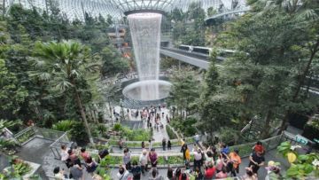 Jewel Changi Airport, Destinasi Hits Baru di Bandara Changi Singapura. Megah, Mewah, Spektakuler!