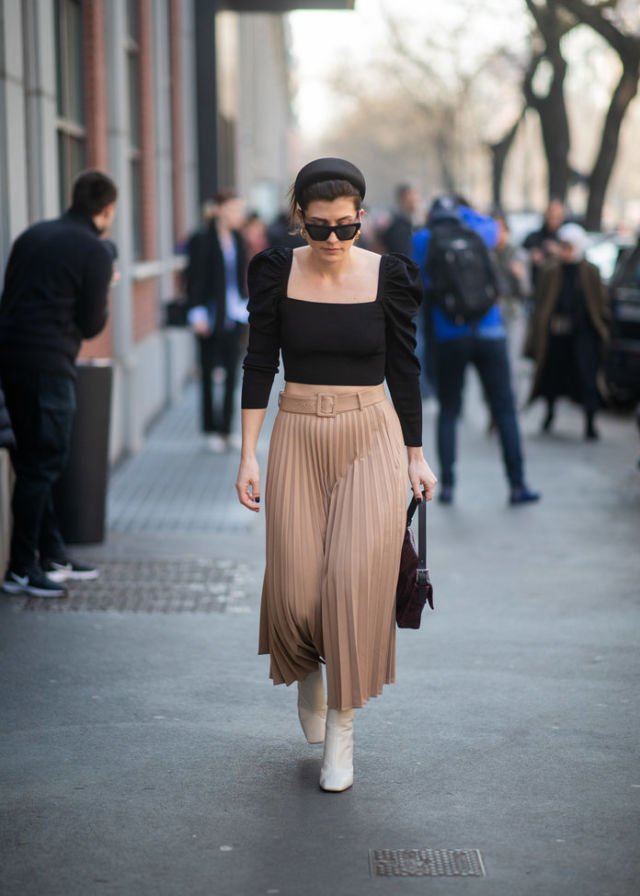 10 Ide Padu Padan Rok Lipit Alias Pleated Skirt Buat Kondangan. Pas Bagi yang Bosan Kebayaan