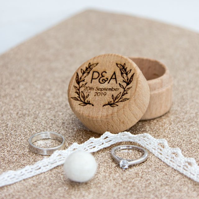 10 Inspirasi Ring Box Cantik Berbahan Kayu. Pas Nih, Buat Pesta Pernikahanmu Makin Terkesan Rustic