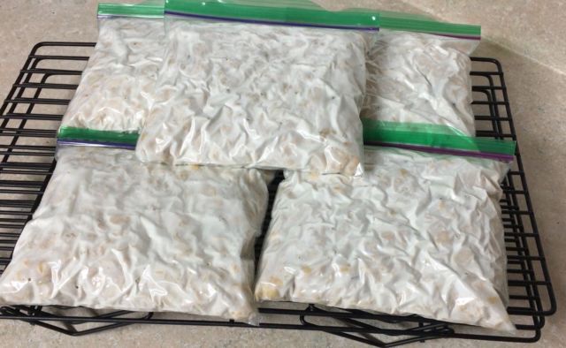 Bedanya Tempe yang Dibungkus Daun dengan Plastik Selain Tampilannya