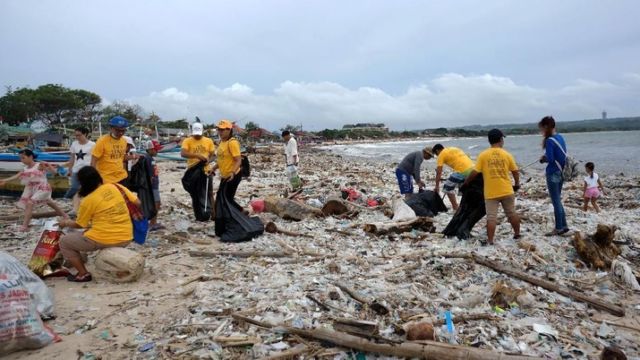 Penampakan Bungkus Indomie 19 Tahun Lalu Ini Bikin Miris. Sampah Jadul Tapi Masih Begitu 'Sempurna'