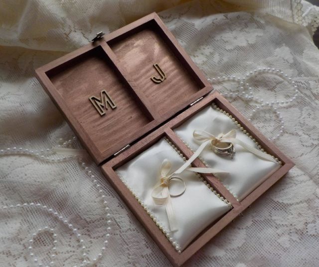 10 Inspirasi Ring Box Cantik Berbahan Kayu. Pas Nih, Buat Pesta Pernikahanmu Makin Terkesan Rustic