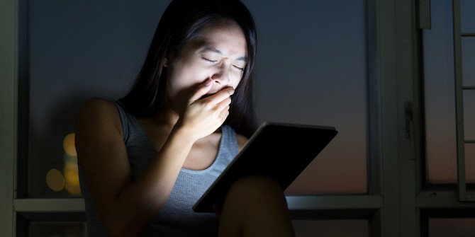 8 Kebiasaan Konyol Pembaca Hipwee Sebelum Tidur. Sudah Akui Saja, Banyak yang Begini, kan?