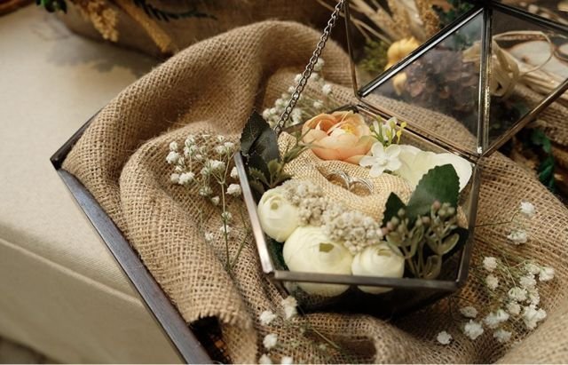 11 Ide Cantik Memasukkan Unsur Kain Goni atau Burlap ke Detail Dekorasi Pernikahan. Unik!