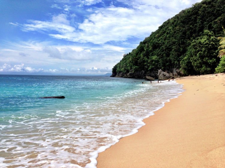 10 Destinasi Wisata di Jayapura yang Keren Banget. Liburan ke Sana Berasa Lagi ke Luar Negeri Lho!