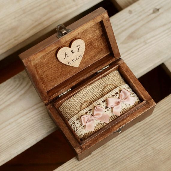 10 Inspirasi Ring Box Cantik Berbahan Kayu. Pas Nih, Buat Pesta Pernikahanmu Makin Terkesan Rustic
