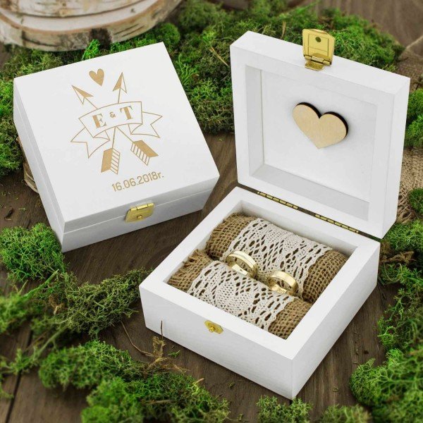 10 Inspirasi Ring Box Cantik Berbahan Kayu. Pas Nih, Buat Pesta Pernikahanmu Makin Terkesan Rustic