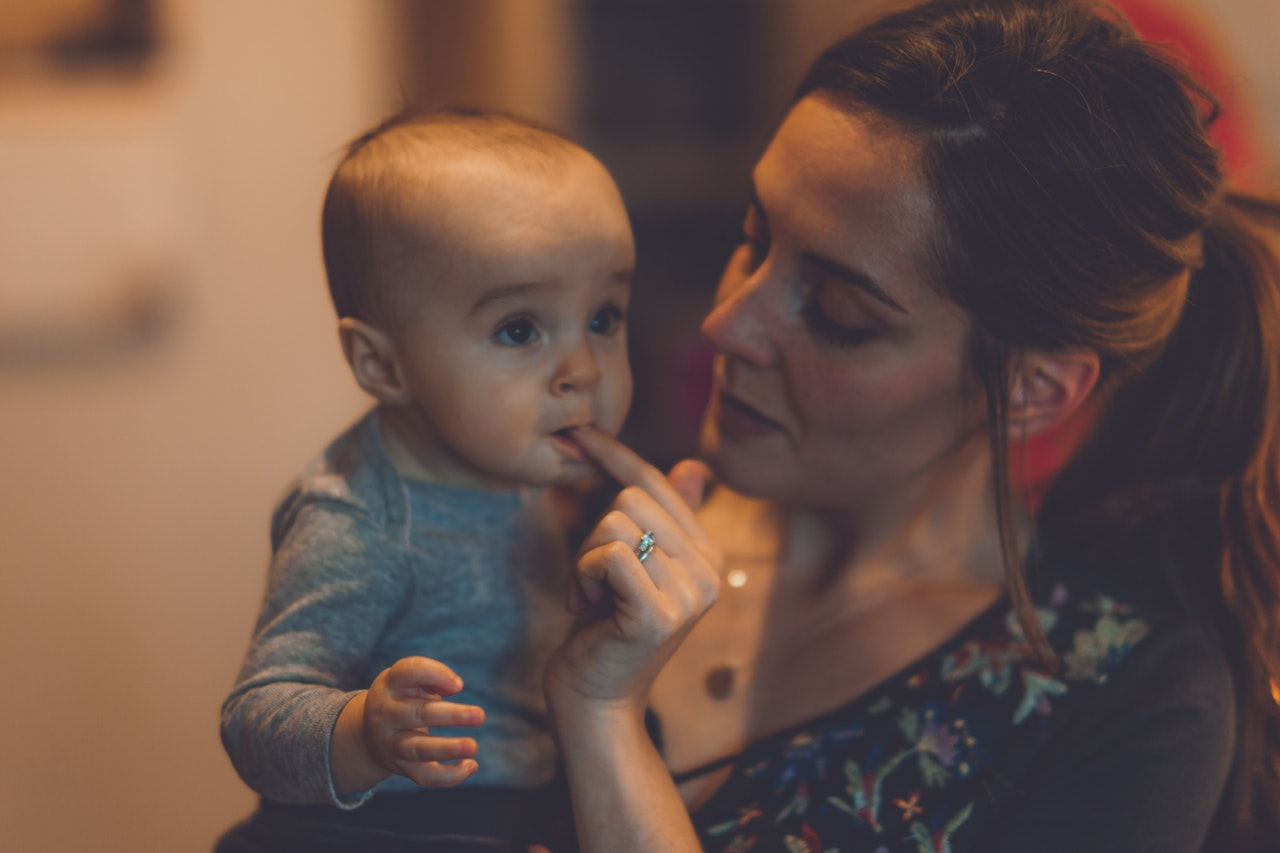7 Situasi yang Sering Buat Working Mom Nggak Fokus Kerja. Pikiran Jadi Sering Terbagi Dua