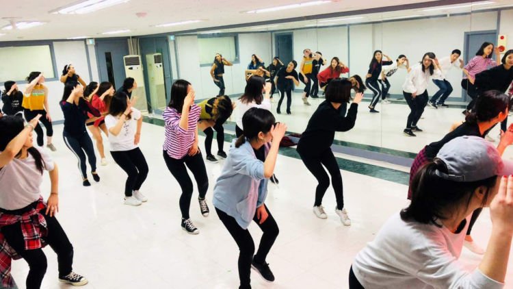 7 Langkah untukmu Para K-Popes Yang Ingin Mengkaver Dance Bias!