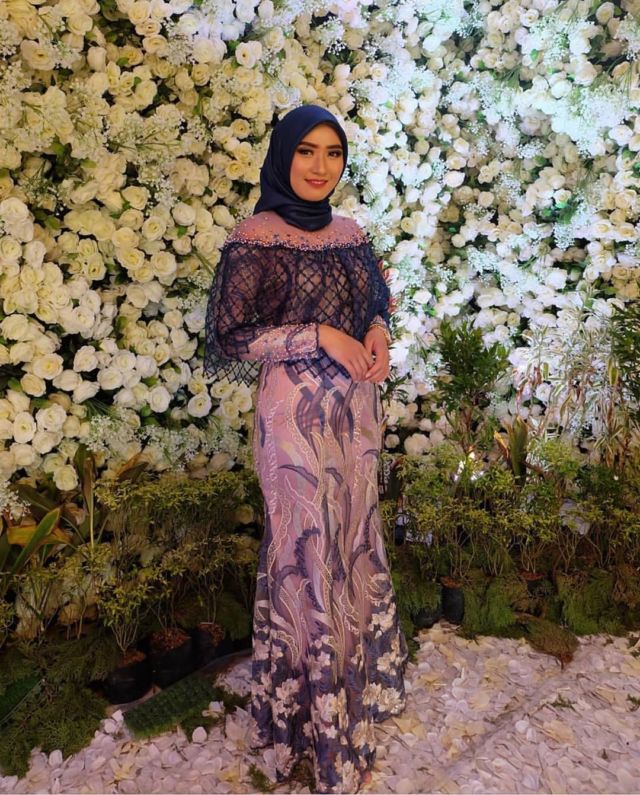 kebaya lamaran hijab modern