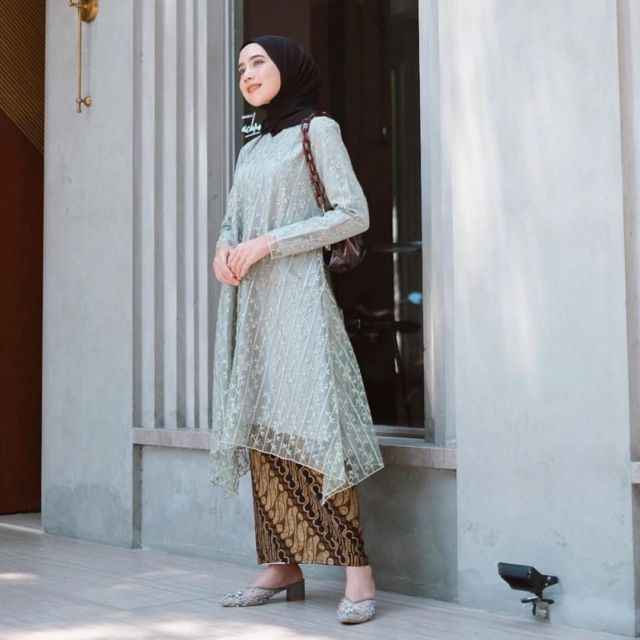 kebaya lamaran hijab modern